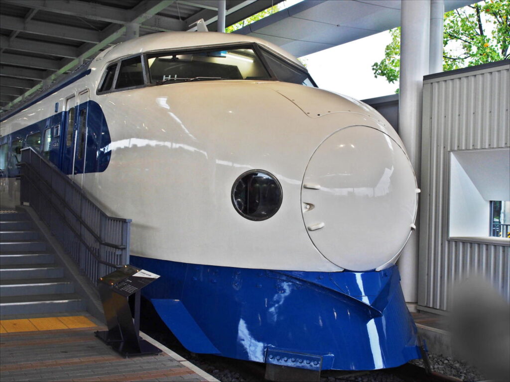 京都鉄道博物館に展示されている0系
C編成の一部が残されています